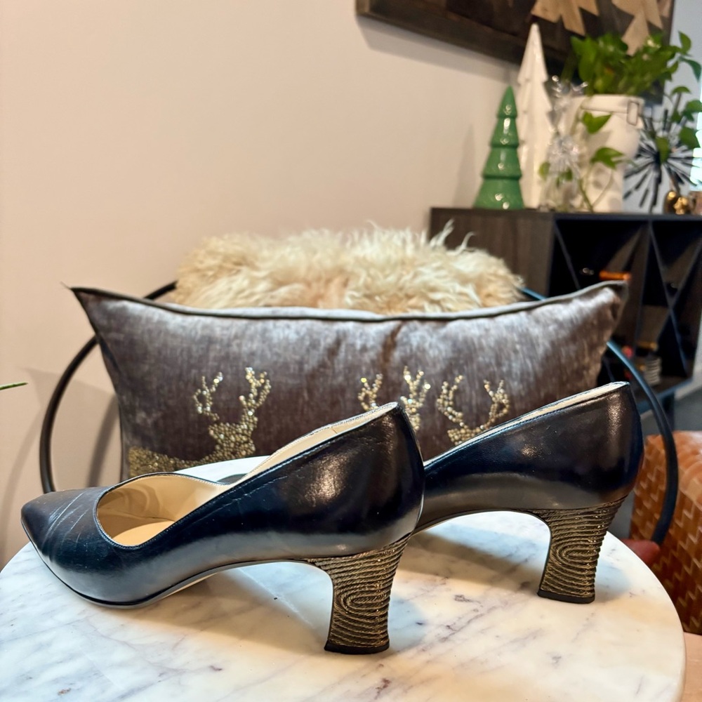 Proxy Vintage Pumps w/Metal Designed Heel EUC